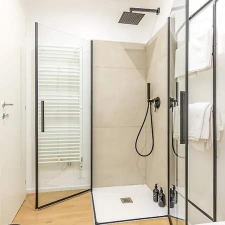 Gasthuis Goldie&leon Cernobbio